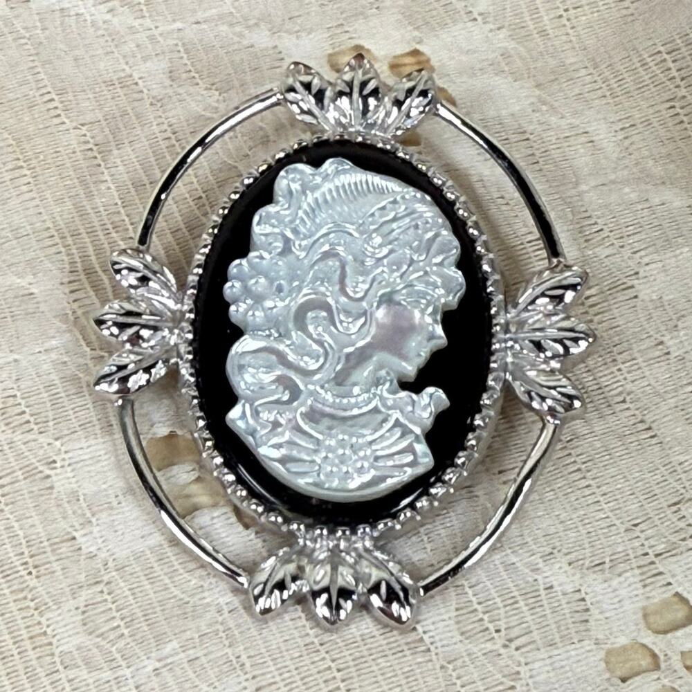 Vintage 925 Sterling Silver Cameo Oval Brooch Pin Coquette Vampire Romantic